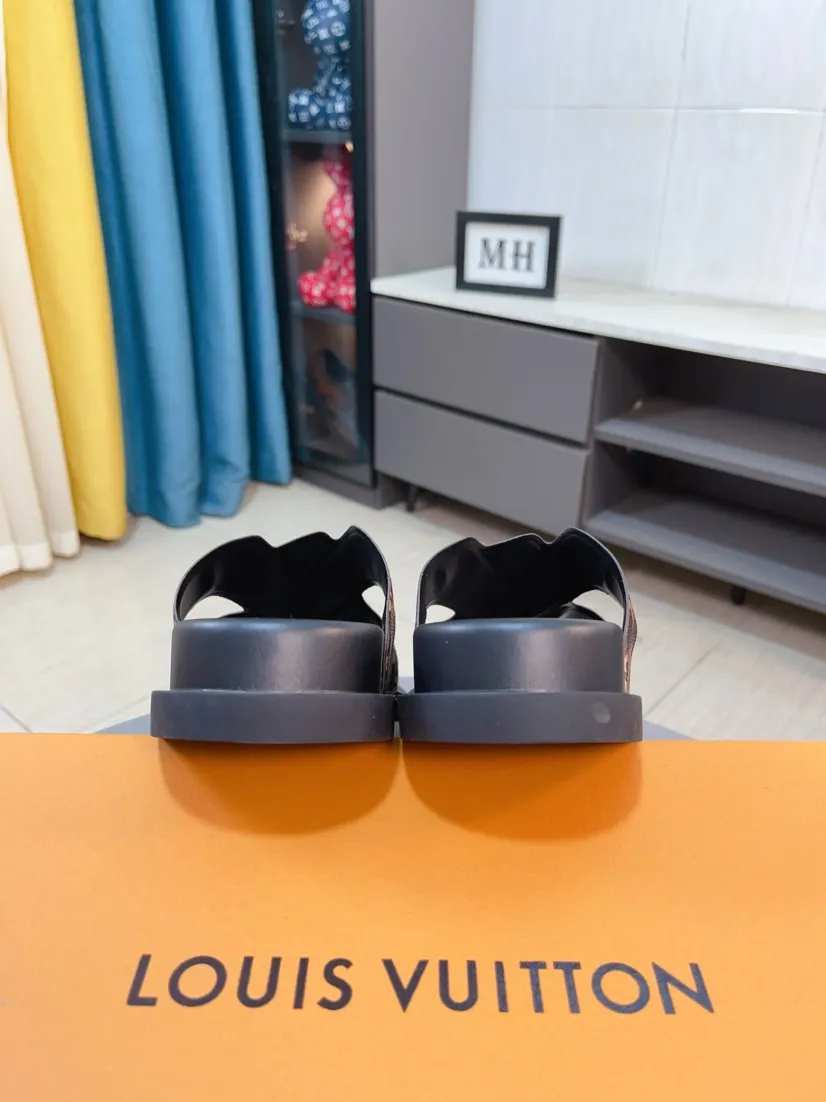 Men's shoes💰300🌹🌹【LV】Multi-color new men's slippers, original quality top version, original special cowhide presbyopia print➕sheepskin on the inside and side, non-slip combination sole, more stable walking, more comfortable and lightweight, high-end and generous, size: 38~44